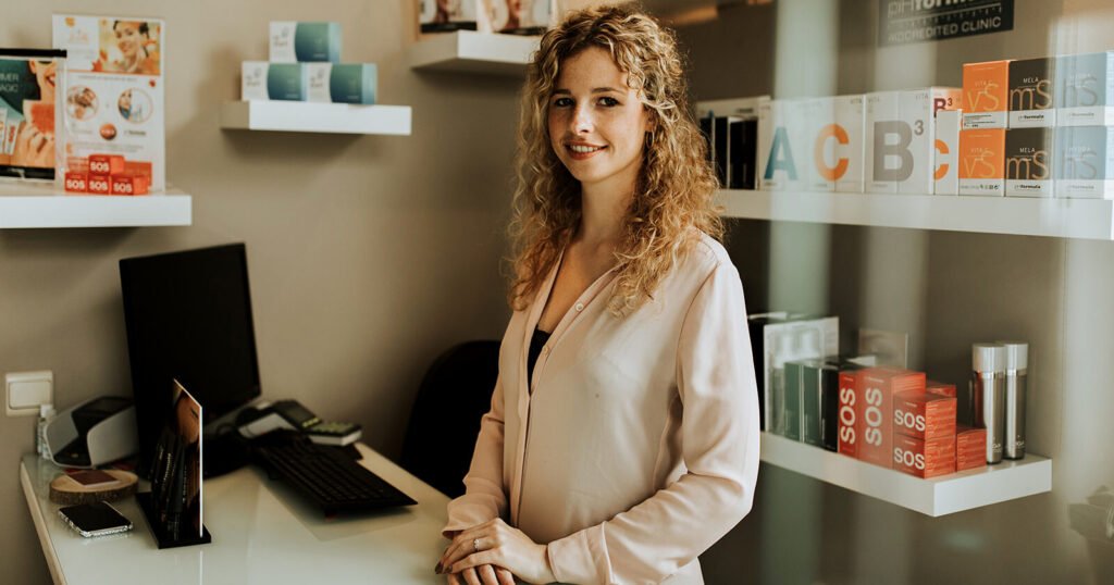 Joëlle bij de receptie van het instituut